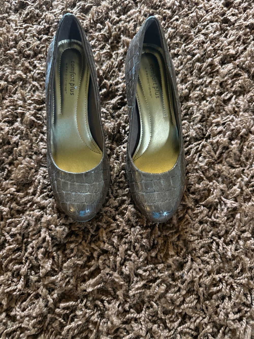 comfort plus by Predictions Gray Croc-Embossed Women's Pumps